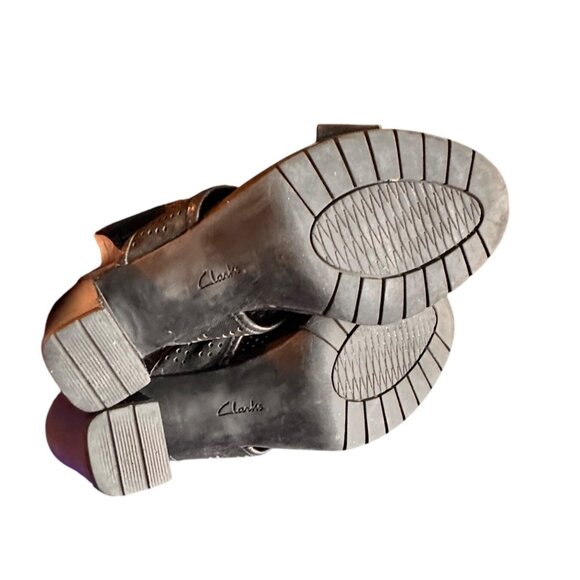 Clarks Size 7.5  Black Perforate High-Heel Sandals Women’s - Picture 9 of 11